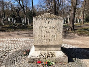 175px Kurt Eisner Gedenkstein Ostfriedhof